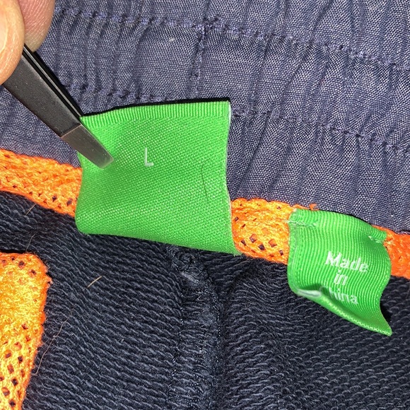 Hugo Boss sweatpants size large in good shape. - Picture 10 of 11